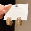 Arete de Clip Redondo Plisado con Circonita Estilo Retro para Mujer Diseño de Nicho Sentido de la Moda Pendientes Simples Versátiles para el Uso Diario Pendiente de Temperamento