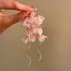 "Flores Murcham, mas Rosas Não." Brincos de Franja de Flor Vermelha Vintage Estilo Francês Romântico com um Toque de Luxo e um Apelo de Nicho
