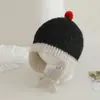Chapéu Infantil Chenjing 2025 Outono e Inverno Novo Estilo Coreano Combinação de Cores Versátil Chapéu de Tricô com PomPom de Pelo Chapéu à Prova de Vento Quente Proteção de Orelha
