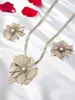 Set de Joyería Dulce y Lindo Transfronterizo, Collar con Colgante de Flor a la Moda y Personalizado, Aretes de Flor, Collar y Aretes