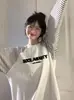 Camiseta de Manga Larga con Diseño de Nicho de Empalme de Color Contrastante Creativo Estampado de Letras Moda Femenina Versátil Cuello Redondo Top Holgado