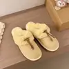 Roupas de exterior Outono/Inverno Solado Grosso Sapatos com Pelo Quente Novo Estilo Feminino Slip-ons com Pelúcia 2026 Chinelos de Algodão Chinelos Fechados Antiderrapante