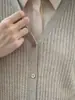 Elegante y relajado, juvenil y casual, suéter tejido de cachemira de alta resistencia con diseño hueco de manga larga, estiloso cárdigan de lana con cuello en V