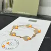 Pulseira floral de aço maciço com trevo de quatro folhas, acabamento fino em ouro V, madrepérola branca, entrelaçada com diamantes, ágata vermelha, ágata roxa, gravação a laser, atacado