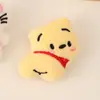 Broche de oso fresa de peluche de dibujos animados lindo perro Pacha Muñeca Muñeca adornos para bolso accesorios de ropa diy al por mayor