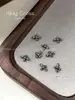 Nuevos accesorios de aleación para uñas con cruz incrustada de pequeños diamantes, mini decoraciones metálicas punk para uñas mixtas al por mayor