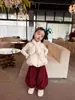 Conjunto de Colete com Gola Aquecedora de Bolinhas Espesso para Bebê Calça de Lanterna com Forro de Pelúcia Estilo Coreano Infantil Conjunto de Duas Peças Bonito e Moderno para Meninas