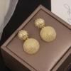 Pendientes de bola de metal de latón estilo vintage medieval Hee Hee Hong Kong para mujer, lindos, dulces, con temperamento retro, pendientes pendientes