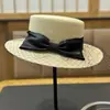 Estilo Hepburn 2026 Nuevo Sombrero Negro de Copa Plana para Mujer, Otoño e Invierno, Celebridad de Internet Elegante Temperamento Sombrero de Malla con Lazo