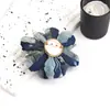 Broches Acrílicos Personalizados a partir de Fotos, Broches de Flor da Moda Europeia e Americana para Mulheres, Acessórios de Flor para Casacos, Venda por Atacado Direto do Fabricante