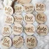 Suministro Transfronterizo Hito de Madera Virutas de Madera Accesorios para Fotos de Bebé Recién Nacido Tarjeta de Hito de Madera Grabada con Láser
