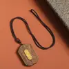 Colgante de Paz tallado en madera de agarwood con collar de colgante de imitación de madera de agarwood chapado en oro para la buena suerte y la paz