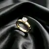 Anillo de Acero de Titanio Zirconia Japonés Coreano Lujo Ligero Personalizado No Descolorante Anillo con Incrustaciones de Diamante para Pareja Diseño de Nicho Europeo Americano para Mujer Venta al por Mayor