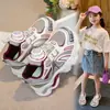 Tênis para meninas 2026 primavera novos sapatos casuais sapatos infantis sola macia sapatos de pai uso masculino sapatos de corrida resistentes ao desgaste