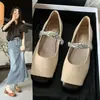Impresionantes zapatos Mary Jane de estilo francés para mujer, nueva colección otoño 2026, adecuados para combinar con faldas, elegantes y cómodos, zapatos planos de punta cuadrada