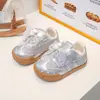Zapatos de Niña Forrest Gump Tendencia Niños 2026 Zapatos Infantiles de Otoño Zapatos para Niños Velcro Decoración de Moño Suela Suave Zapatos de Entrenamiento Alemanes