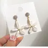 Aretes de Pétalos de Diamante Brillante de Dongdaemun de Corea del Sur Femeninos Largos Aretes de Tuerca de Celebridad de Internet