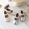 Primavera de 2026 Novo Estilo Coreano Moda Feminina Versátil Simples Laço Renda Sapatos Individuais Velcro Princesa Sapatos de Couro