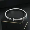 Pulsera de Mano Personalizada de Zirconia Micro-Pavé con Electrochapado de Oro Real para Mujer, Pulsera de Uñas de Mariposa con Letra H de Alta Gama, Pulsera de Lujo Accesible