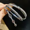 Pulsera de Zirconia Chapada en Oro Real de 18 Quilates con Forma de Nariz de Cerdo, Lujo Ligero y Sensación de Alta Gama, Estilo Francés, Simple y Versátil, Elegante Accesorio para la Mano
