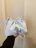 Nova Bolsa Transversal de Pelúcia Bordada com Desenho Animado Fofo 2024 para Mulheres, Bolsa de Ombro com Design Único, Bolsa de Mão Moderna e Versátil