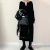 Vestido de punto minimalista estilo coreano, cuello en V pequeño, color liso, diseño nuevo otoño e invierno 2026, nicho, corte ajustado