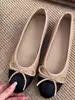 Novos Sapatos Baixos de Bico Redondo Estilo Francês para o Commuting Primavera/Outono 2026 para Mulheres com Característica de Aumento de Altura