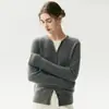 Suéter de tricô de cashmere feminino, estilo old money, design falso de duas peças, gola redonda cinza, abotoado, efeito emagrecedor, suéter com blocos de cor, moderno