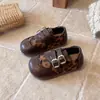 Sapatos Brogue Birkenstock para Meninas 2026 Outono/Inverno Novidades Estilo Britânico Retrô para Meninos Sola Macia Antiderrapante Mocassins Sapatos Pequenos de Couro