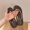 Chinelos de verão femininos estilosos, moda de celebridade da internet, estilo fada ao ar livre, praia, com plataforma grossa, com strass e design antiderrapante