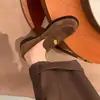 Versão em Couro de Vaca dos Sapatos Slip-On Redondos London Letters com Bico Redondo e Formato de Moeda Pequena, Mocassins de Couro Genuíno Estilo Britânico para Mulheres