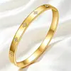 Pulseira de Aço Titânio Estilo Europeu Trevo de Quatro Folhas com Fecho de Strass, Banhada a Ouro, Acessório Feminino, Várias Cores Disponíveis, Fornecimento Direto da Fábrica