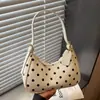 Bolso bandolera versátil de color block de lunares de alta gama transfronterizo para mujer, nuevo en 2026, bolso tipo dumpling exquisito y súper popular