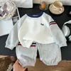 Conjunto de Sudadera Bordada para Niños 2026 Otoño/Invierno Nuevas Llegadas Niños y Niñas Sudadera Elegante de Dos Piezas Mangas Raglán Sudadera Estilo Universitario
