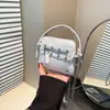 Bolsa Cruzada Pequeña de Cadena Nicho Verano Coreano para Mujer Modelo Nuevo 2025 Remache de Motocicleta Bolso Versátil Billetera