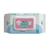 Toallitas para mascotas, especialmente diseñadas para perros y gatos, son ideales para limpiar gatitos sin bañarlos, limpiar sus traseros y eliminar las manchas de lágrimas, al mismo tiempo que proporcionan beneficios antibacterianos.