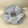 Scrunchie de Tecido Cor Creme Estilo Coreano com Ajuste na Cintura, Elástico de Cabelo Moderno de Alta Qualidade, Acessório de Cabelo Elegante e Doce
