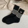 Calcetines gruesos con estampado de cachorros para mujer, de otoño e invierno, gruesos y cálidos, de tamaño mediano, estilo academia coreana, con rayas apiladas.