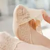 Calcetines de encaje para mujer para primavera y verano, con suela de silicona antideslizante, diseño de flor de ciruelo, talla única, calcetines finos invisibles de corte bajo