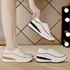 Sapatos de Plataforma com Solado Grosso para Comércio Exterior Feminino 2025 Outono Novo Estilo Coreano Fashionáveis Sapatos Brancos, Confortáveis e Não Cansativos Sapatos Casuais
