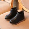Novos sapatos infantis de outono e inverno, botinhas curtas para meninos, botas de couro britânicas, botinhas simples para meninas, botas Martin retrô para crianças maiores, estilosos