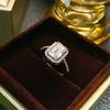 Anillo de diamantes de plata esterlina S925 para mujer 2 quilates bolsa cuadrada azúcar color tesoro de alto sentido diamante de alto carbono anillo de circón al por mayor