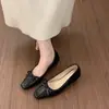 Sapatilhas de balé com laço estilo delicado, sapatos de noite para mulheres, novo modelo de verão 2026, sola macia, confortáveis para o dia a dia, sapatos versáteis para mulheres
