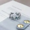 Anillo de Esmalte Azul Hielo Microincrustado Estilo Disco Roto para Mujer, Blanco, Anillo de Dedo Índice Moderno y Fresco, Anillo Versátil de Nicho