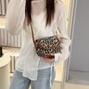 2025 Nueva Moda Tendencia Estilo Étnico Bloques de Color Estampado de Leopardo Bolso Cuadrado Pequeño Bolso de Hombro Cruzado Tipo Sillín Bolso para Mujer