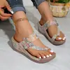 Chanclas de Cuña Transfronterizas Europeas y Americanas Tallas Grandes En Stock Novedad de Verano Cubre-dedos Florales Ligeras Versátiles para Exterior Sandalias para Mujer