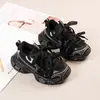 Tênis Esportivo Feminino 2026 Novo Estilo para Crianças Médias e Maiores Meninas Cano Baixo Leve Fashion Tênis Pai Sapatos Individuais de Estudante Casuais da Moda