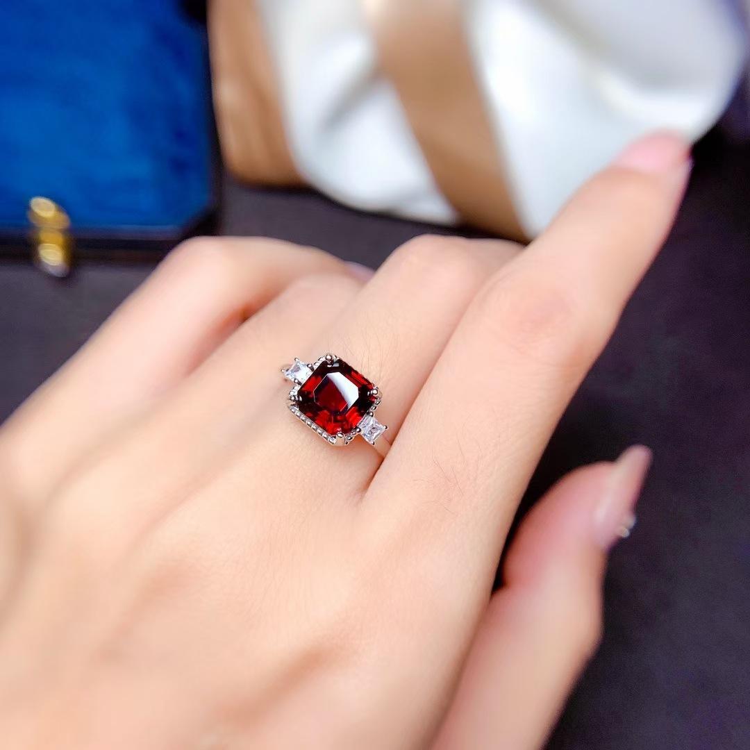 1633239486652