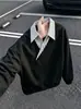 Sudadera de manga larga con cuello de camisa patchwork falso de dos piezas para hombre, marca nueva y moderna con un toque de alta gama, cuello tipo polo, ropa elegante y de corte holgado para hombre