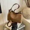 Bolsa Transversal Texturizada Versátil de Outono para Mulheres 2025 Nova Retro Simples Fosca para Trabalho e Dia a Dia Bolsa Almofada de Ombro